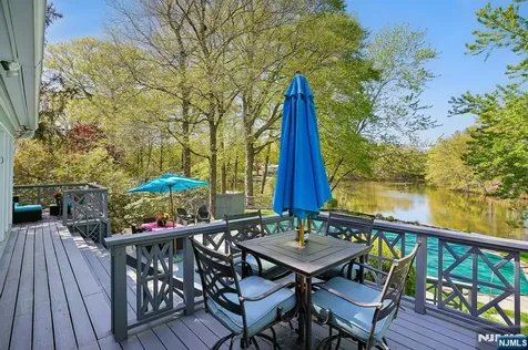 372 Lakeview Drive Wyckoff NJ 07481