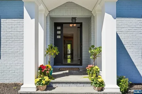 372 Lakeview Drive Wyckoff NJ 07481