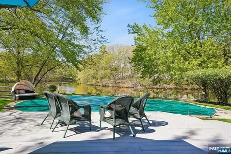 372 Lakeview Drive Wyckoff NJ 07481