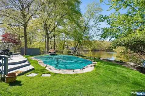 372 Lakeview Drive Wyckoff NJ 07481