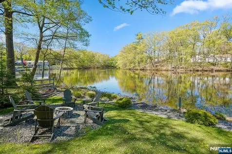 372 Lakeview Drive Wyckoff NJ 07481
