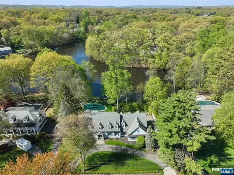372 Lakeview Drive Wyckoff NJ 07481