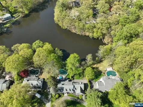 372 Lakeview Drive Wyckoff NJ 07481