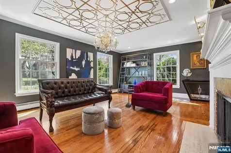 372 Lakeview Drive Wyckoff NJ 07481