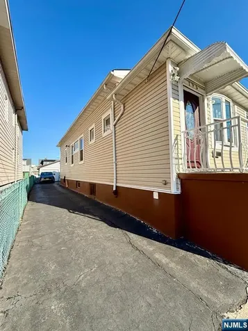 195 Maple Street Kearny NJ 07032