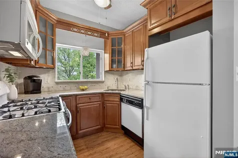 919 Burgundy Way Wayne NJ 07470