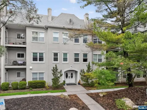 919 Burgundy Way Wayne NJ 07470