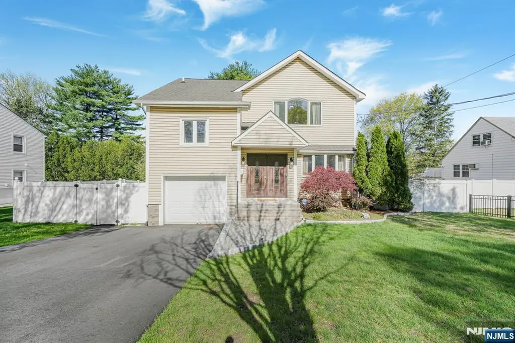 405 Burnet Place Paramus NJ 07652