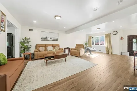 405 Burnet Place Paramus NJ 07652