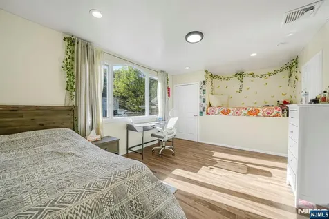 405 Burnet Place Paramus NJ 07652