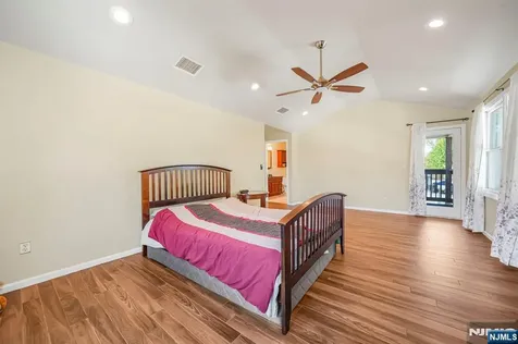 405 Burnet Place Paramus NJ 07652