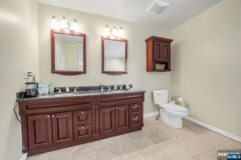 405 Burnet Place Paramus NJ 07652