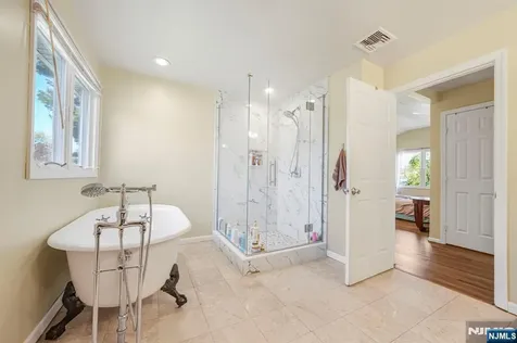 405 Burnet Place Paramus NJ 07652