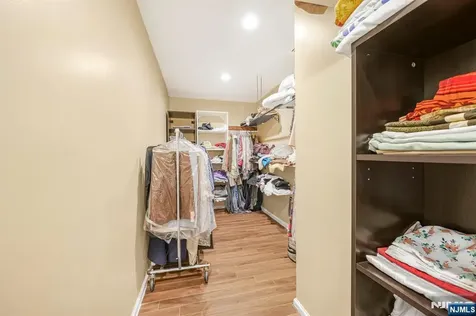 405 Burnet Place Paramus NJ 07652