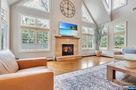 381 Pinewood Drive Wyckoff NJ 07481