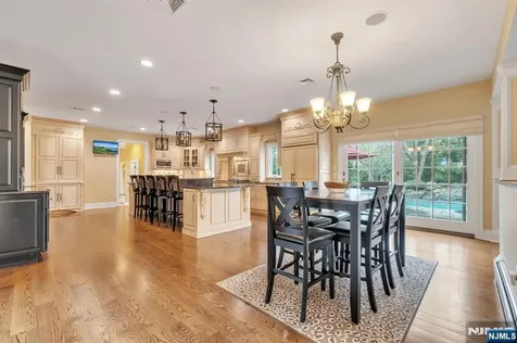 381 Pinewood Drive Wyckoff NJ 07481
