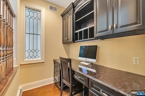 381 Pinewood Drive Wyckoff NJ 07481