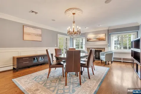 381 Pinewood Drive Wyckoff NJ 07481