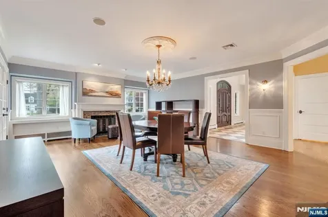 381 Pinewood Drive Wyckoff NJ 07481