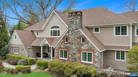 381 Pinewood Drive Wyckoff NJ 07481