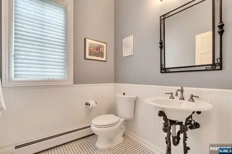 381 Pinewood Drive Wyckoff NJ 07481
