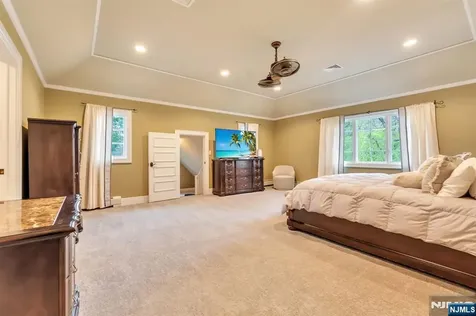 381 Pinewood Drive Wyckoff NJ 07481