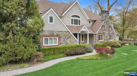 381 Pinewood Drive Wyckoff NJ 07481