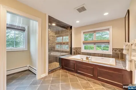 381 Pinewood Drive Wyckoff NJ 07481