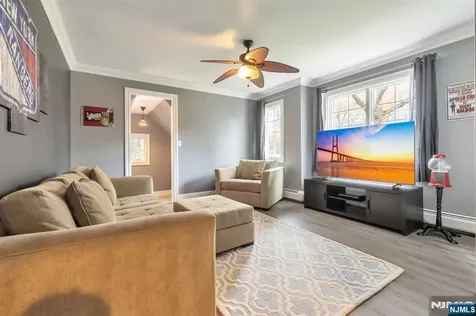 381 Pinewood Drive Wyckoff NJ 07481