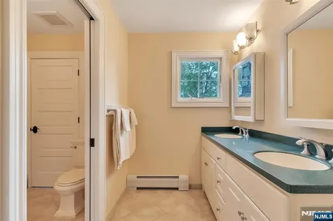 381 Pinewood Drive Wyckoff NJ 07481