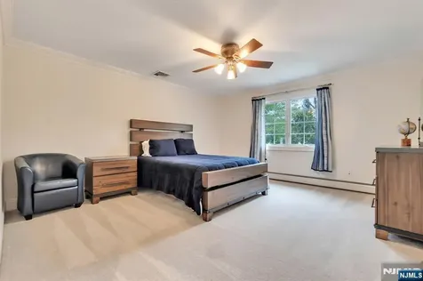 381 Pinewood Drive Wyckoff NJ 07481