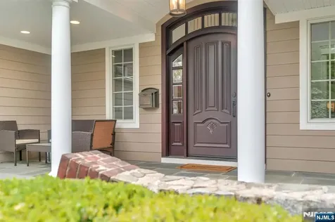 381 Pinewood Drive Wyckoff NJ 07481