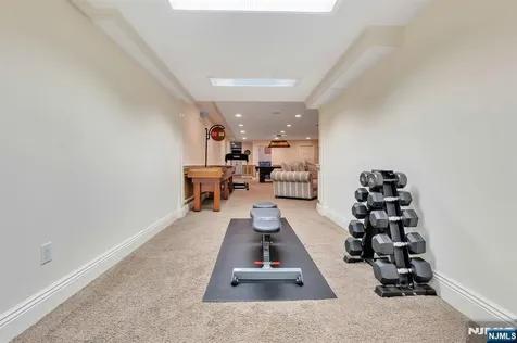 381 Pinewood Drive Wyckoff NJ 07481