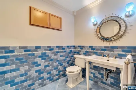 381 Pinewood Drive Wyckoff NJ 07481