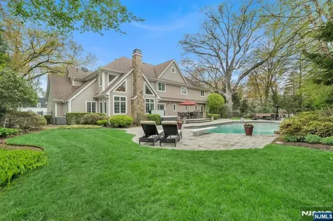 381 Pinewood Drive Wyckoff NJ 07481