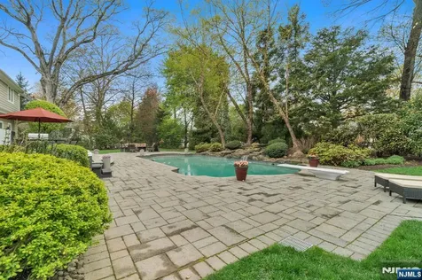 381 Pinewood Drive Wyckoff NJ 07481