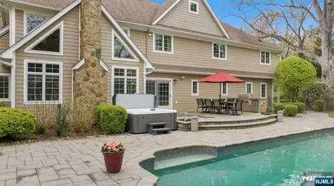 381 Pinewood Drive Wyckoff NJ 07481