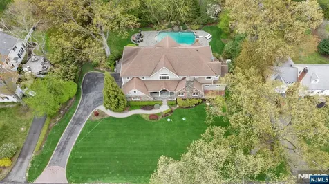 381 Pinewood Drive Wyckoff NJ 07481
