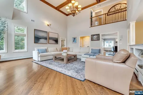 381 Pinewood Drive Wyckoff NJ 07481