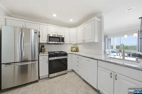 38 Bourne Circle Hardyston NJ 07419