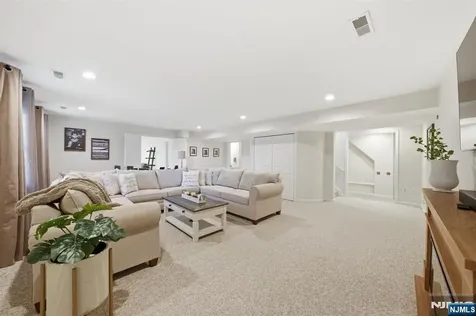 38 Bourne Circle Hardyston NJ 07419
