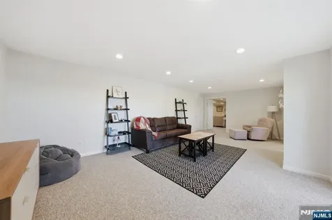 38 Bourne Circle Hardyston NJ 07419