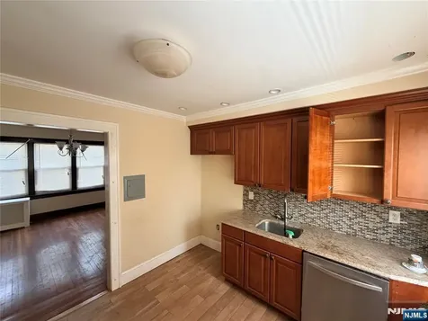 126 Chestnut Street East Orange NJ 07018