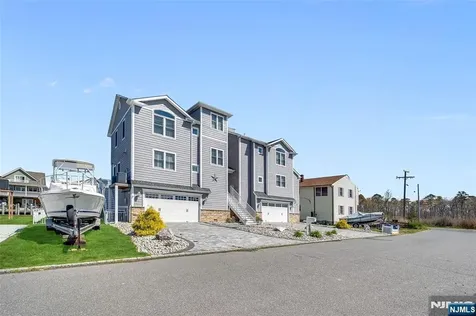 6 Capstan Road Ocean NJ 08758