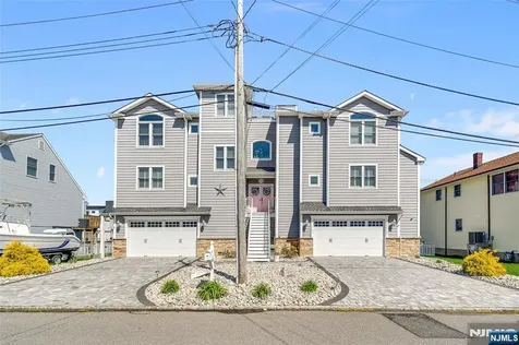 6 Capstan Road Ocean NJ 08758