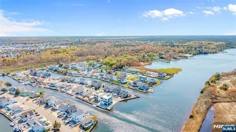 6 Capstan Road Ocean NJ 08758