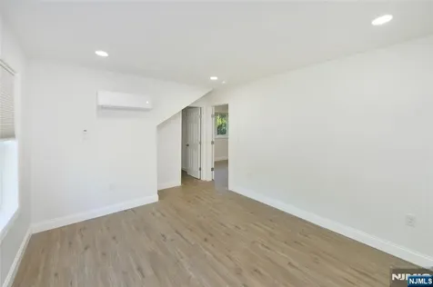 385 Goffle Road Ridgewood NJ 07450