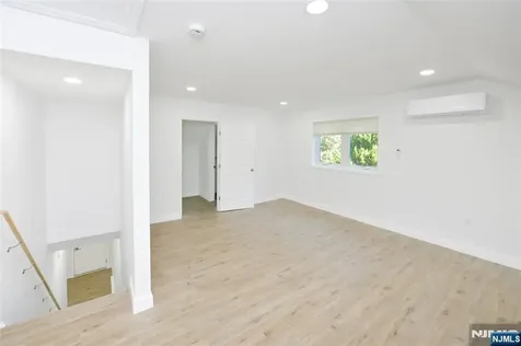 385 Goffle Road Ridgewood NJ 07450