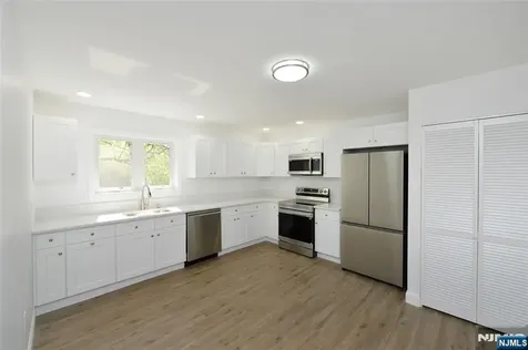 385 Goffle Road Ridgewood NJ 07450