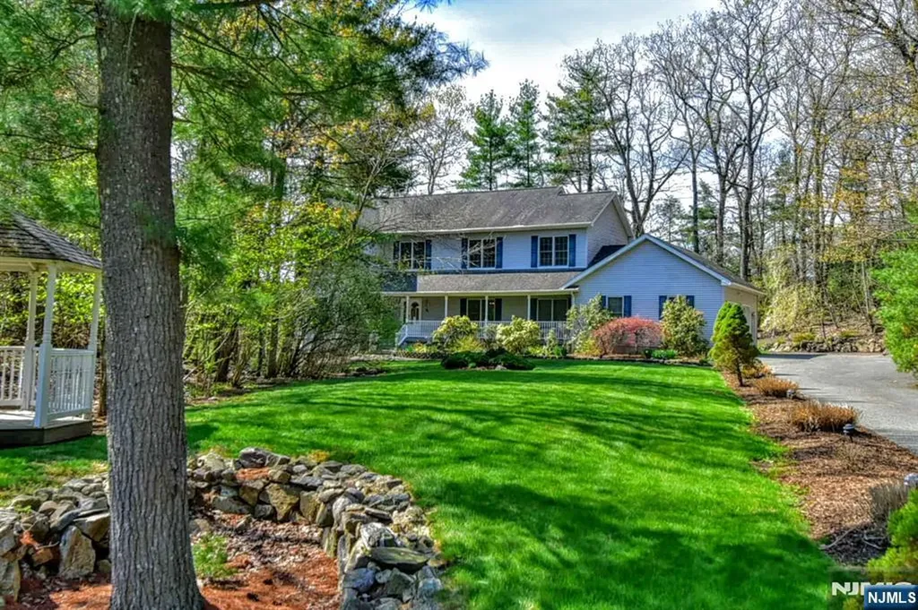 34 Split Rock Road West Milford NJ 07480